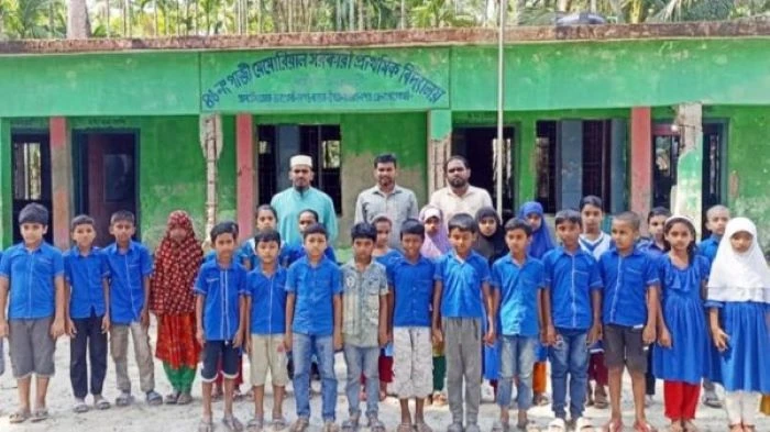 এক দশক ধরে ঝুঁকিপূর্ণ ভবনে পাঠদান চিংড়াখালীর গাজী মেমোরিয়াল সরকারি প্রাথমিক বিদ্যালয়ে